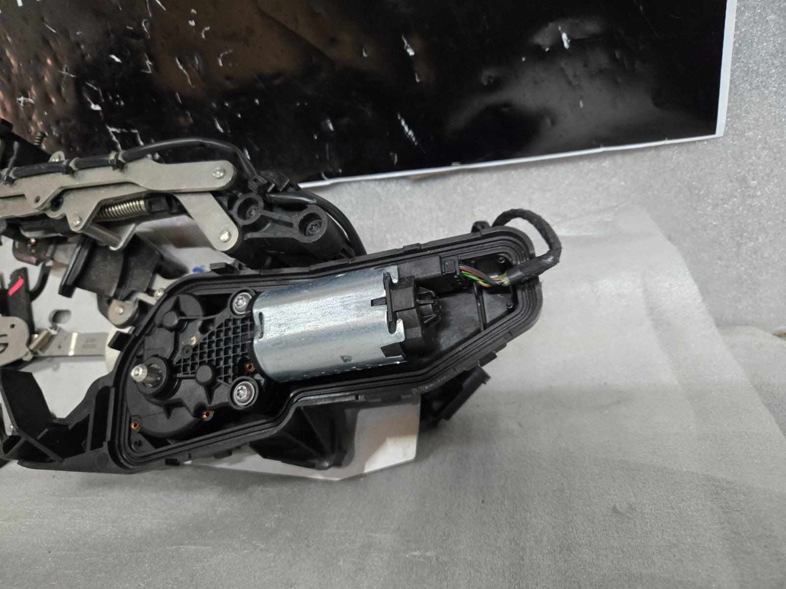 2019-2023 Rolls Royce Ghost Radiator Spirit Ecstasy Lift Mechanism 51137495477