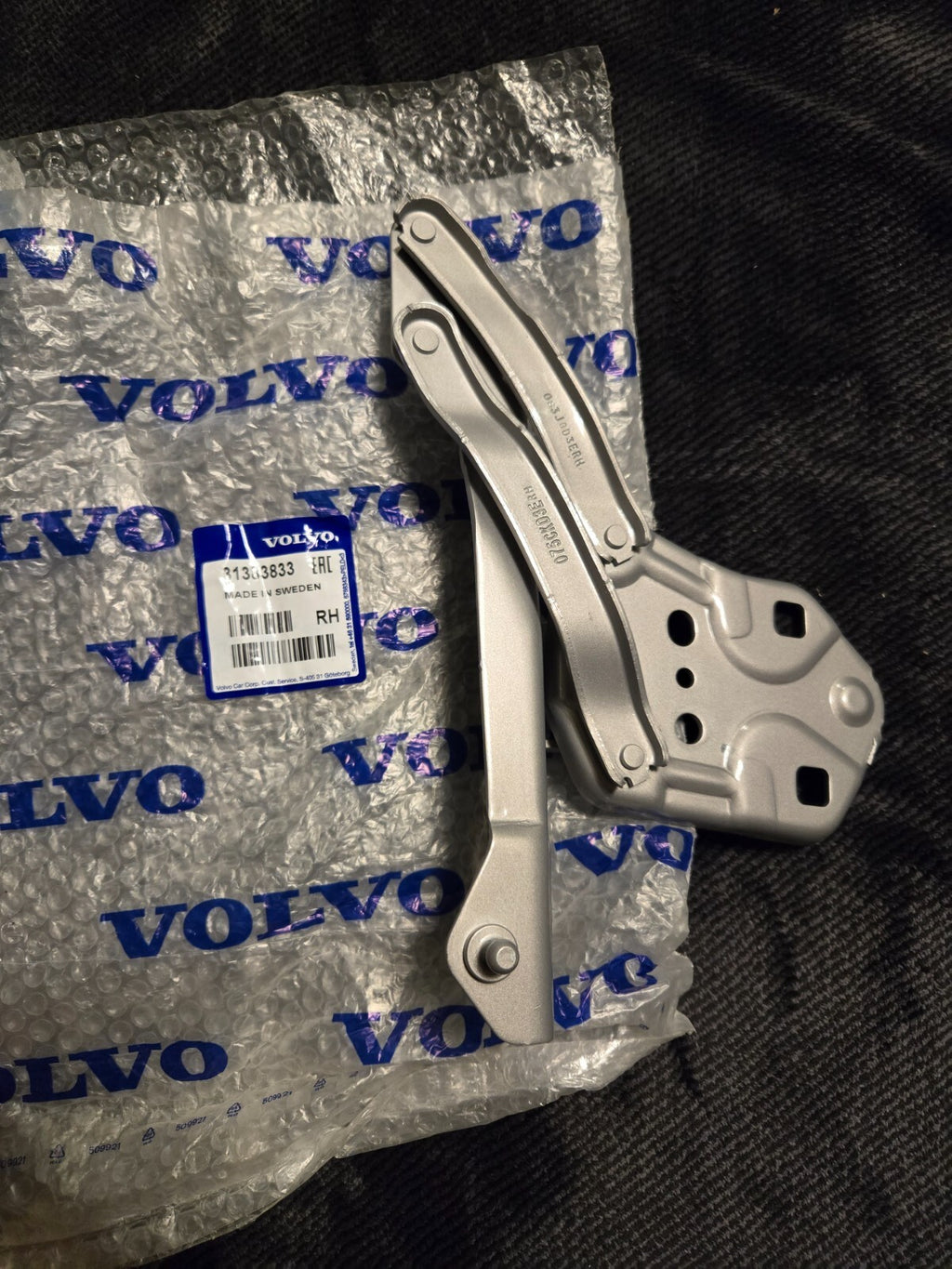 2019 - 2025 VOLVO XC40 FRONT RIGHT SIDE HOOD BONNET HINGE OEM 32297490 SILVER