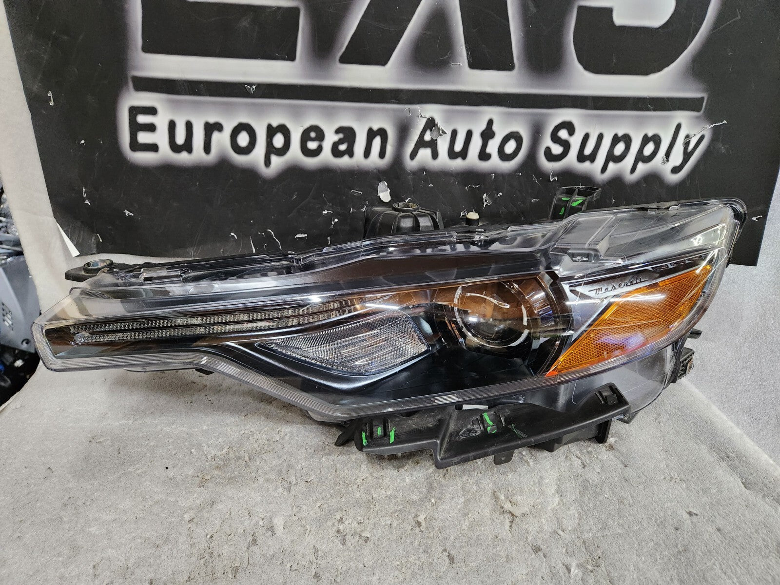 2017-2020 Maserati Levante Headlight Xenon HID LH Left Driver Side Non-AFS OEM