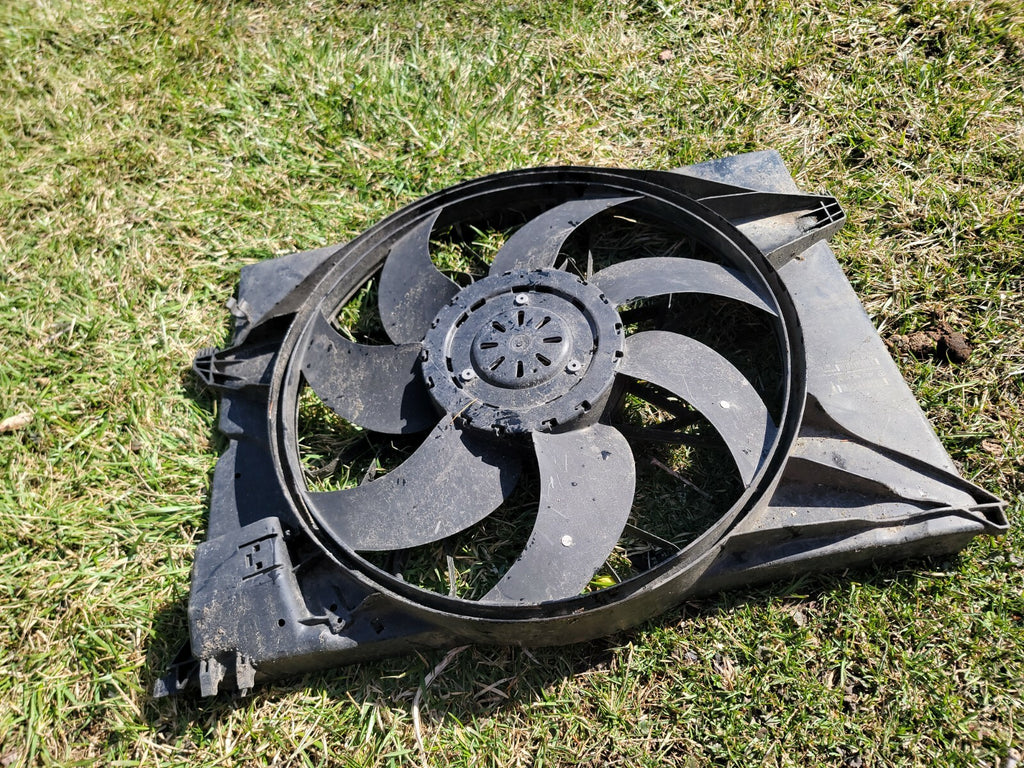 07-13 Mercedes W221 S550 S400 Engine Cooling Fan Motor Assembly 2215000993 OEM