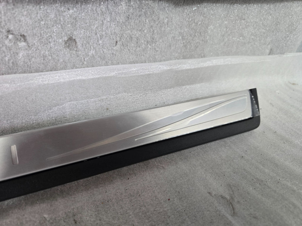 2018 - 2020 INFINITI QX60 FRONT LEFT DOOR SILL SCUFF PLATE STEP TRIM COVER OEM