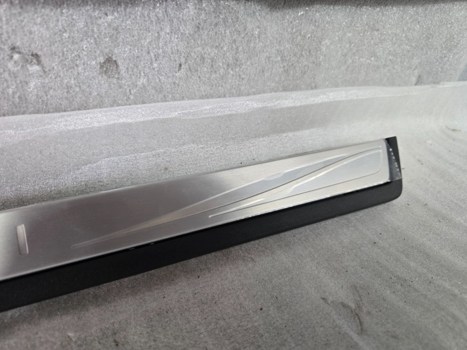 2018 - 2020 INFINITI QX60 FRONT LEFT DOOR SILL SCUFF PLATE STEP TRIM COVER OEM