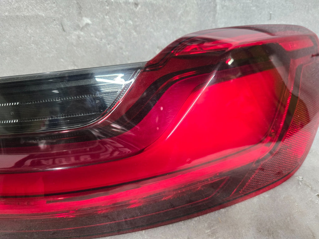 2019-2023 BMW X4 G02 REAR RH RIGHT PASSENGER OUTER QUARTER TAIL LIGHT LAMP OEM