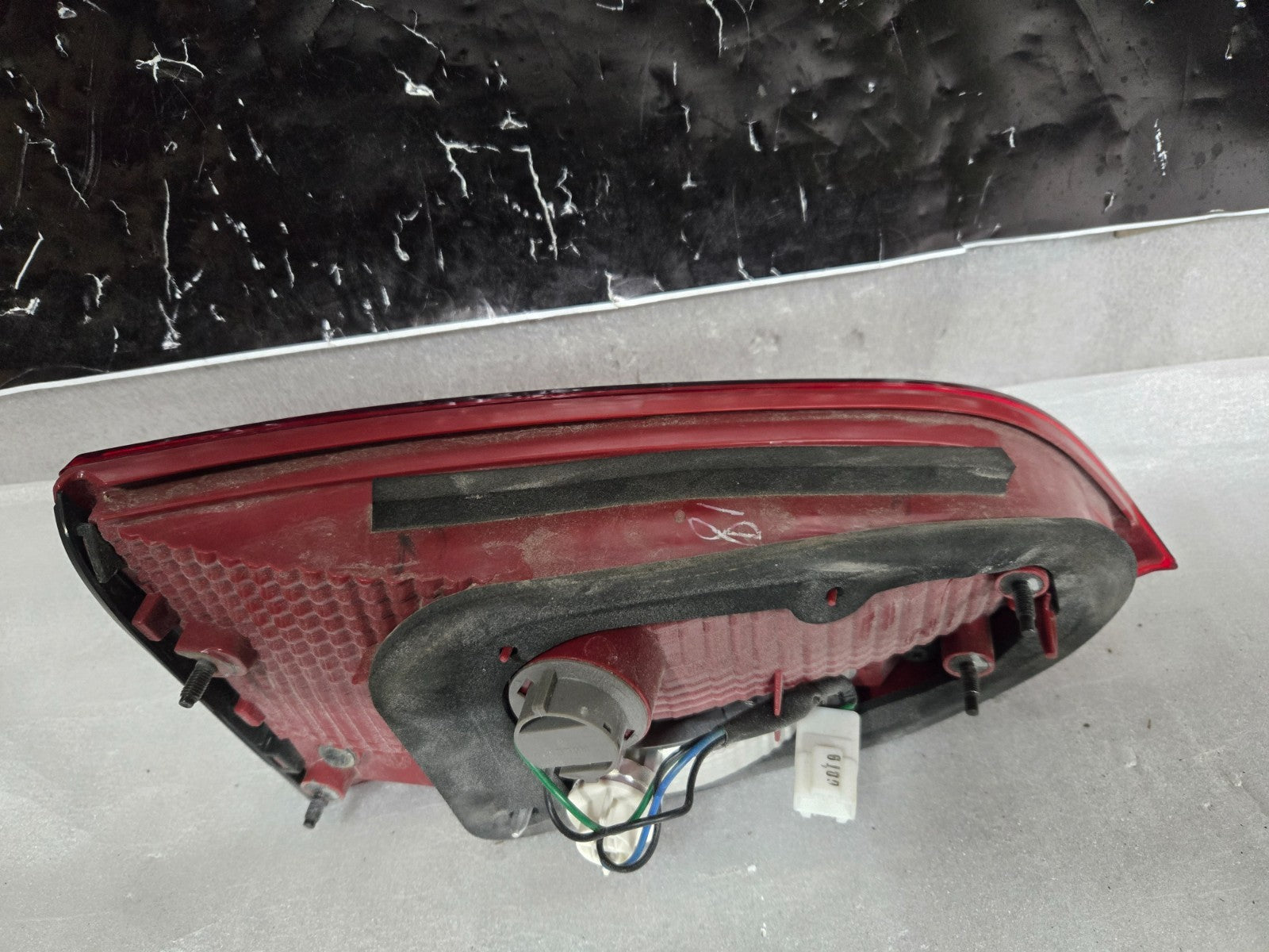 2017-2018 Hyundai Santa Fe Right RH Passenger Side Inner Halogen Tail Light OEM