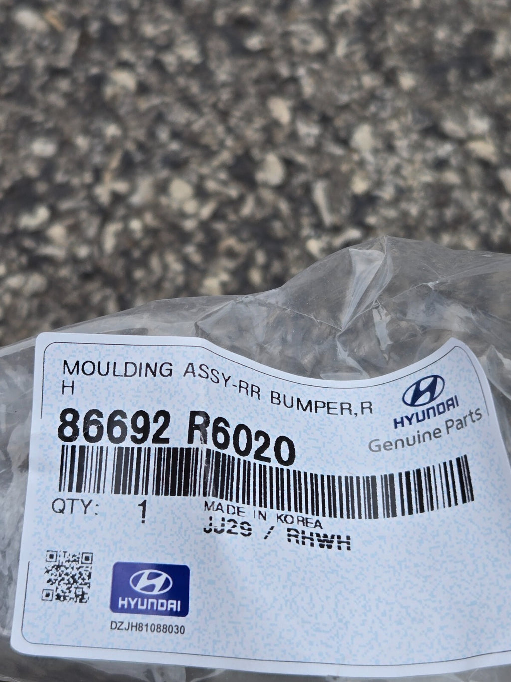Hyundai 86692R6020 - MOULDING ASSY-RR BUMPER RH 86692-R6020 OEM NEW