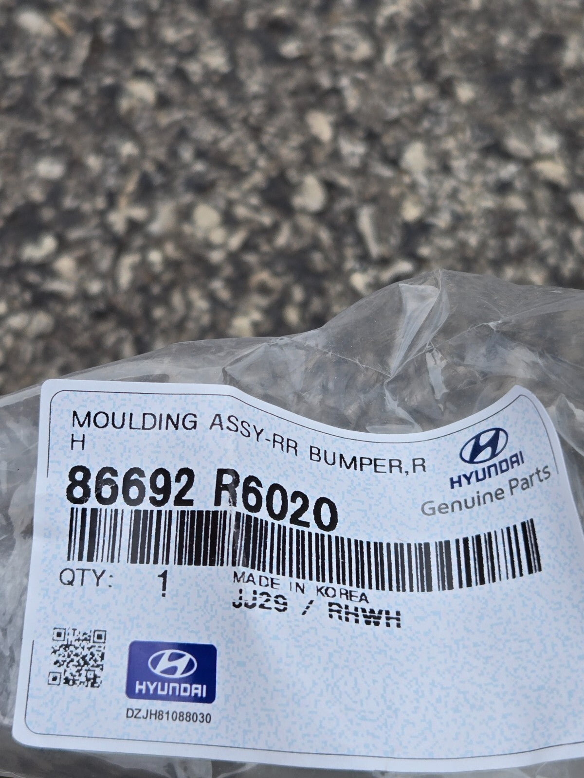 Hyundai 86692R6020 - MOULDING ASSY-RR BUMPER RH 86692-R6020 OEM NEW