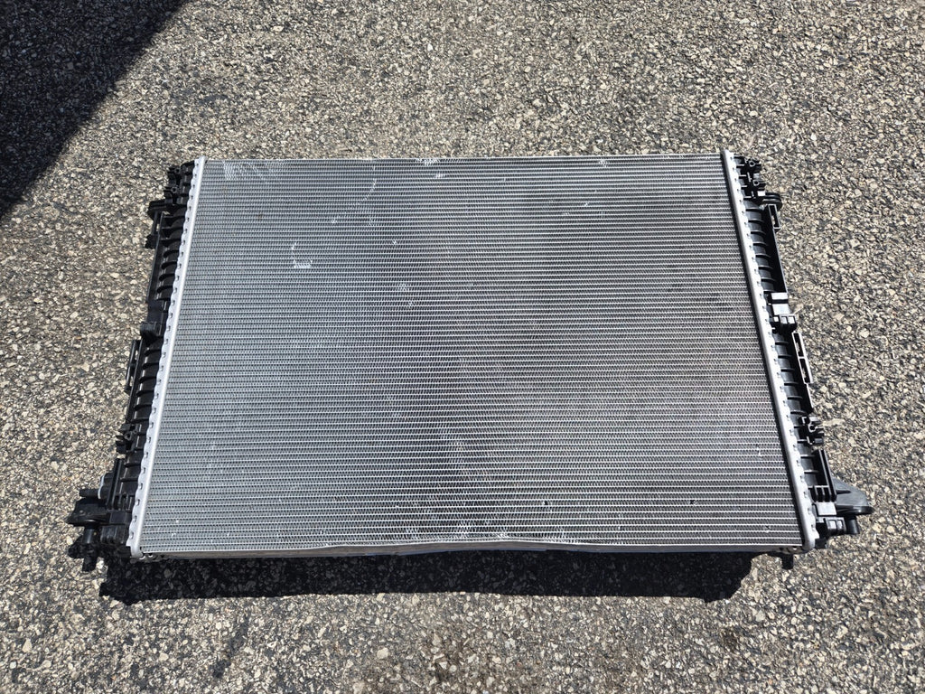 2019-2024 Lamborghini Urus Engine Motor Water Radiator Cooler 4M0121251M OEM