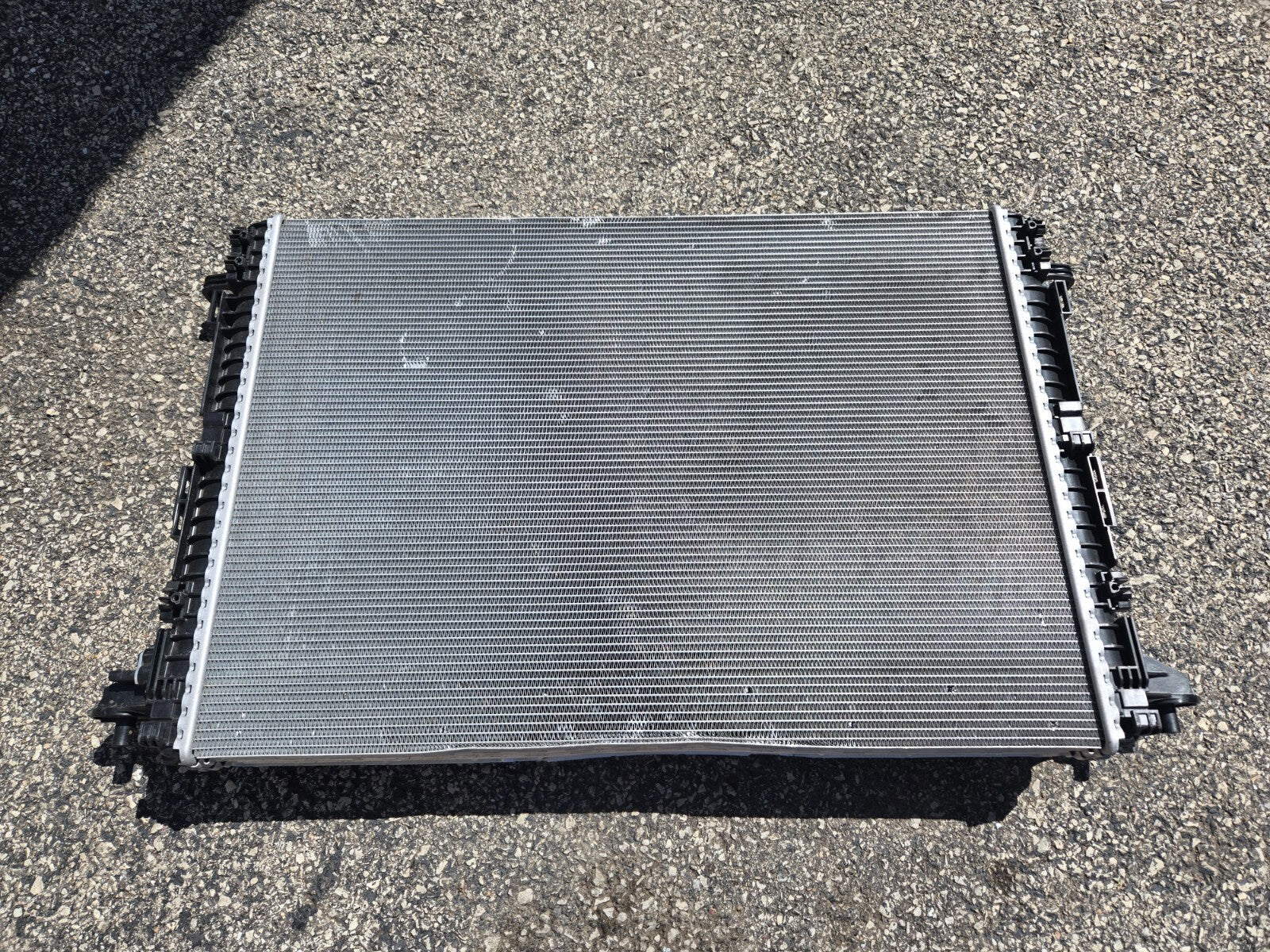 2019-2024 Lamborghini Urus Engine Motor Water Radiator Cooler 4M0121251M OEM
