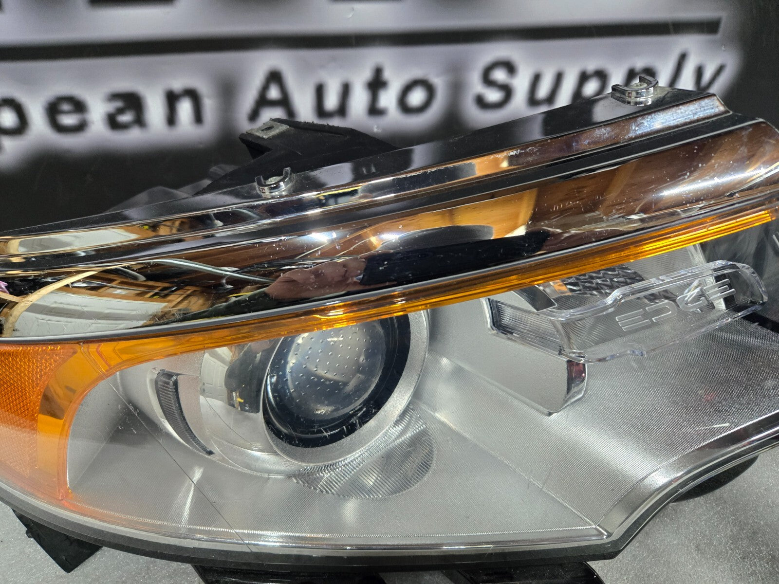 2011-2014 Ford Edge RH Passenger Right Side Halogen Headlight BT43-13005-AE OEM