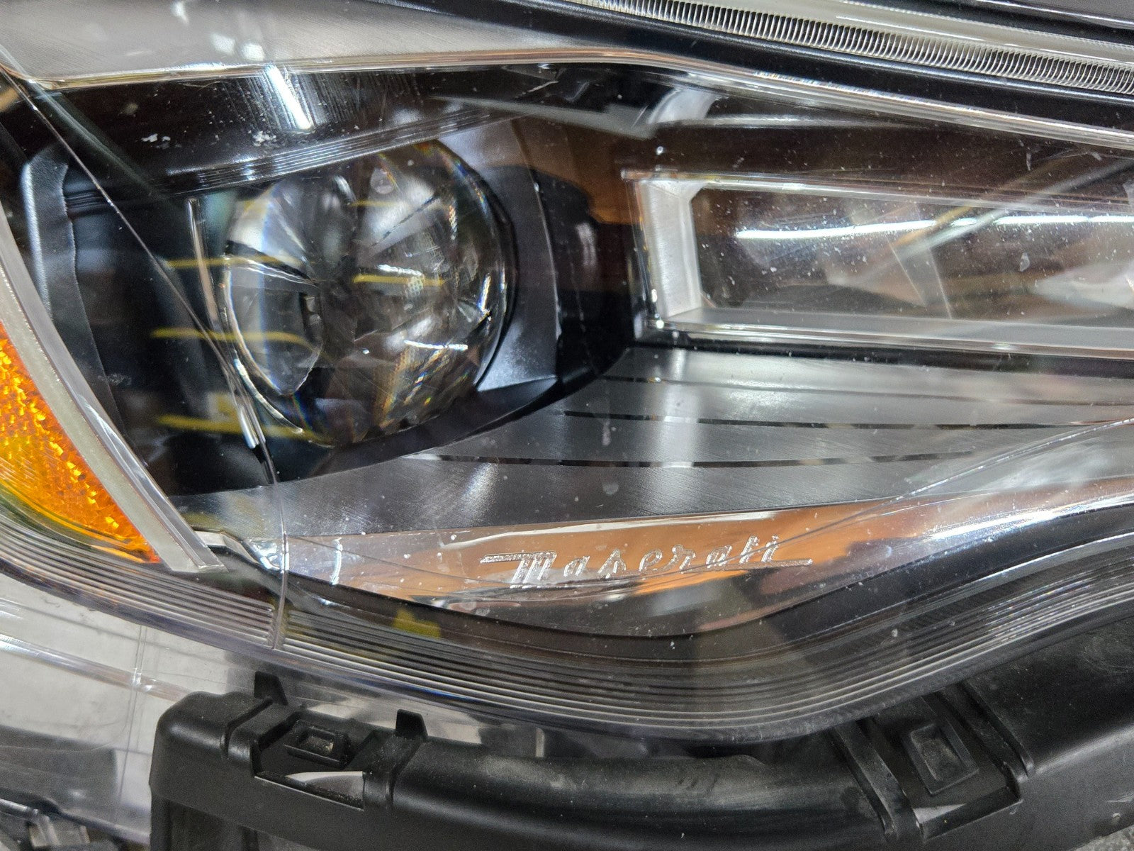 2018-2021 MASERATI QUATTROPORTE M156 RIGHT HEADLIGHT LED OEM 670100620 COMPLETE