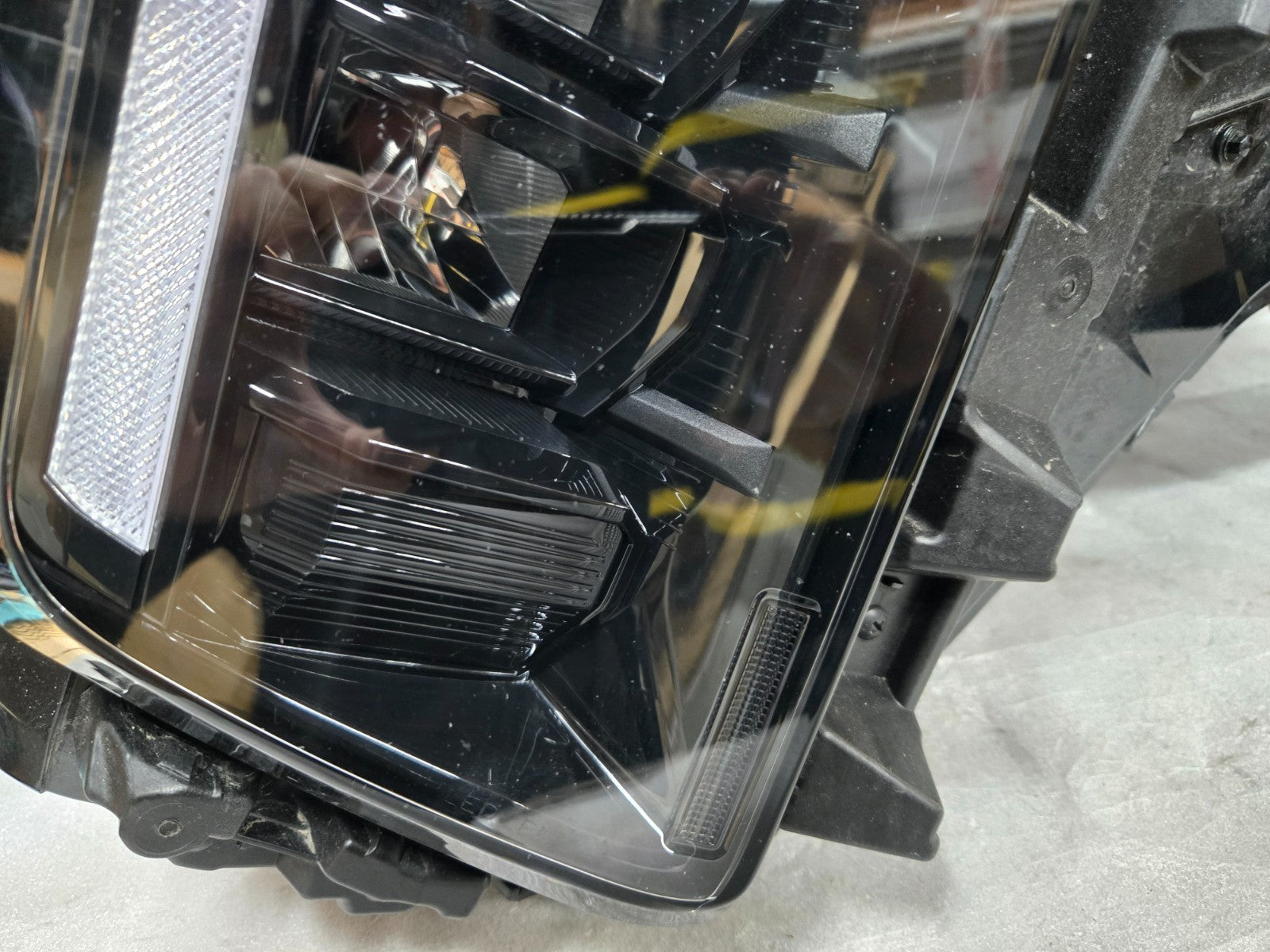 2025 2026 Kia Carnival FULL LED Headlight Right RH Passenger Side #92102-R07 OEM