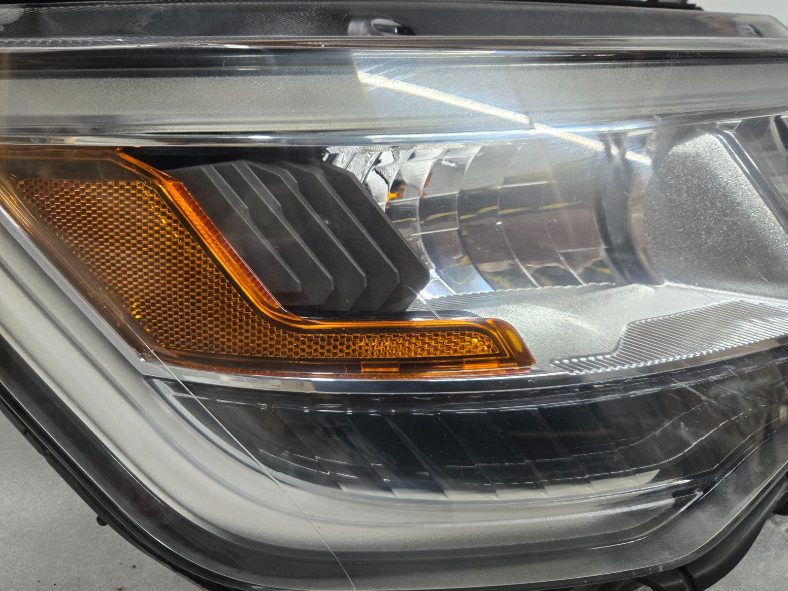 2016-2019 Ford Explorer LED Headlight Front Right RH Passenger HB5313005BB OEM