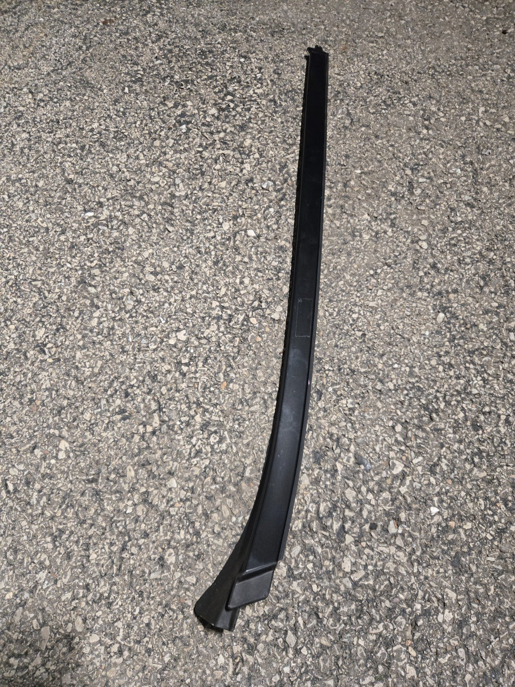 2020 - 2026 MERCEDES GLS450 X167 FRONT LEFT A PILLAR MOLDING OEM A1676908712