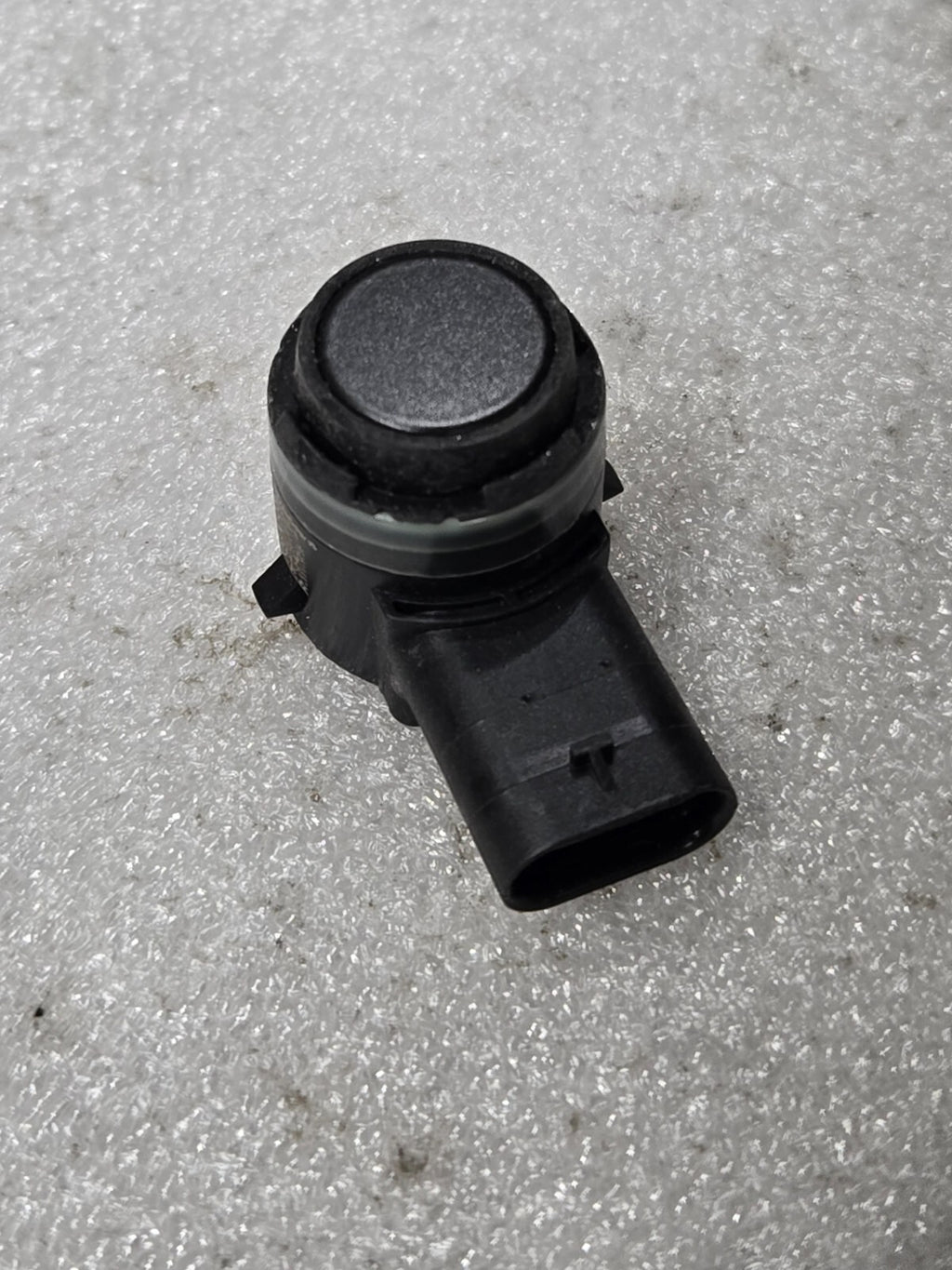 2022 - 2024 RIVIAN R1T BUMPER PARKING PARK ASSIST PDC SENSOR OEM PT00013778