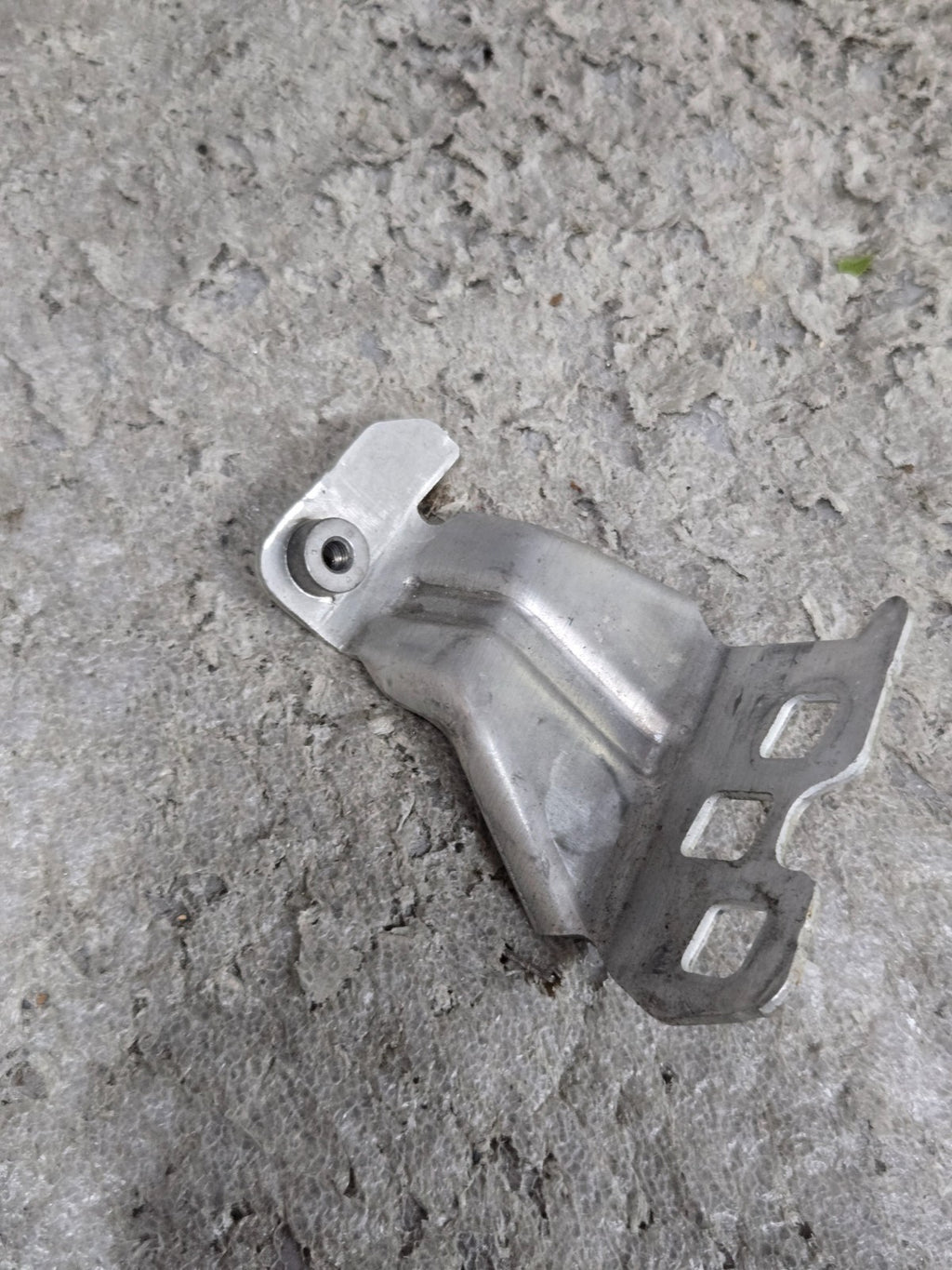 2020-24 BMW 840 850 F92 F93 G14 G16 REAR RIGHT SIDE CALIPER SUPPORT BRACKET OEM