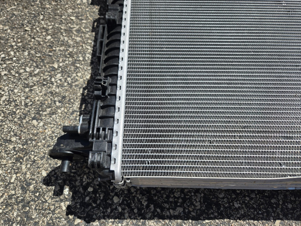 2019-2024 Lamborghini Urus Engine Motor Water Radiator Cooler 4M0121251M OEM