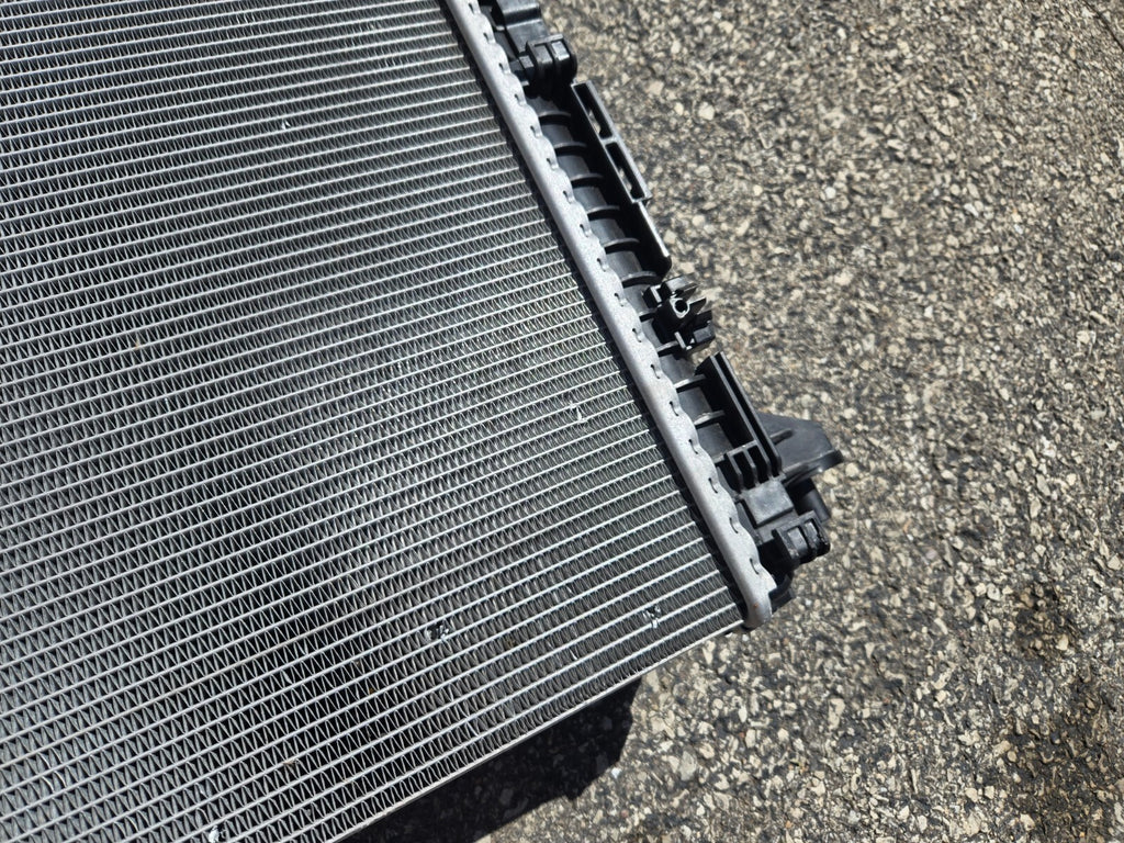2019-2024 Lamborghini Urus Engine Motor Water Radiator Cooler 4M0121251M OEM