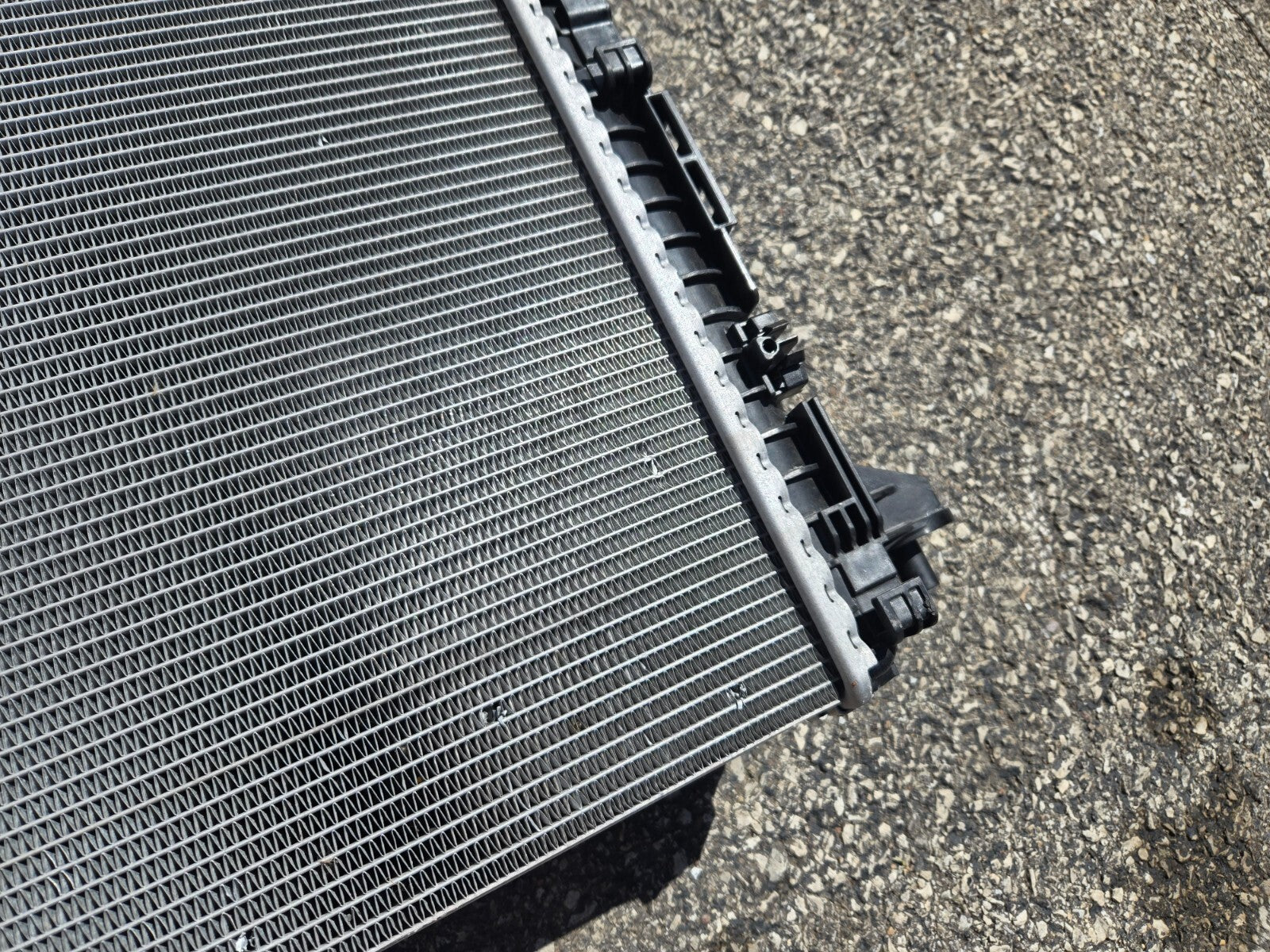 2019-2024 Lamborghini Urus Engine Motor Water Radiator Cooler 4M0121251M OEM