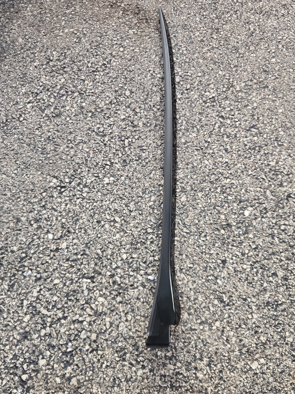 2019-2020 HYUNDAI SANTA FE FRONT LEFT LH WINDSHIELD MOLDING TRIM OEM 86130-S1000