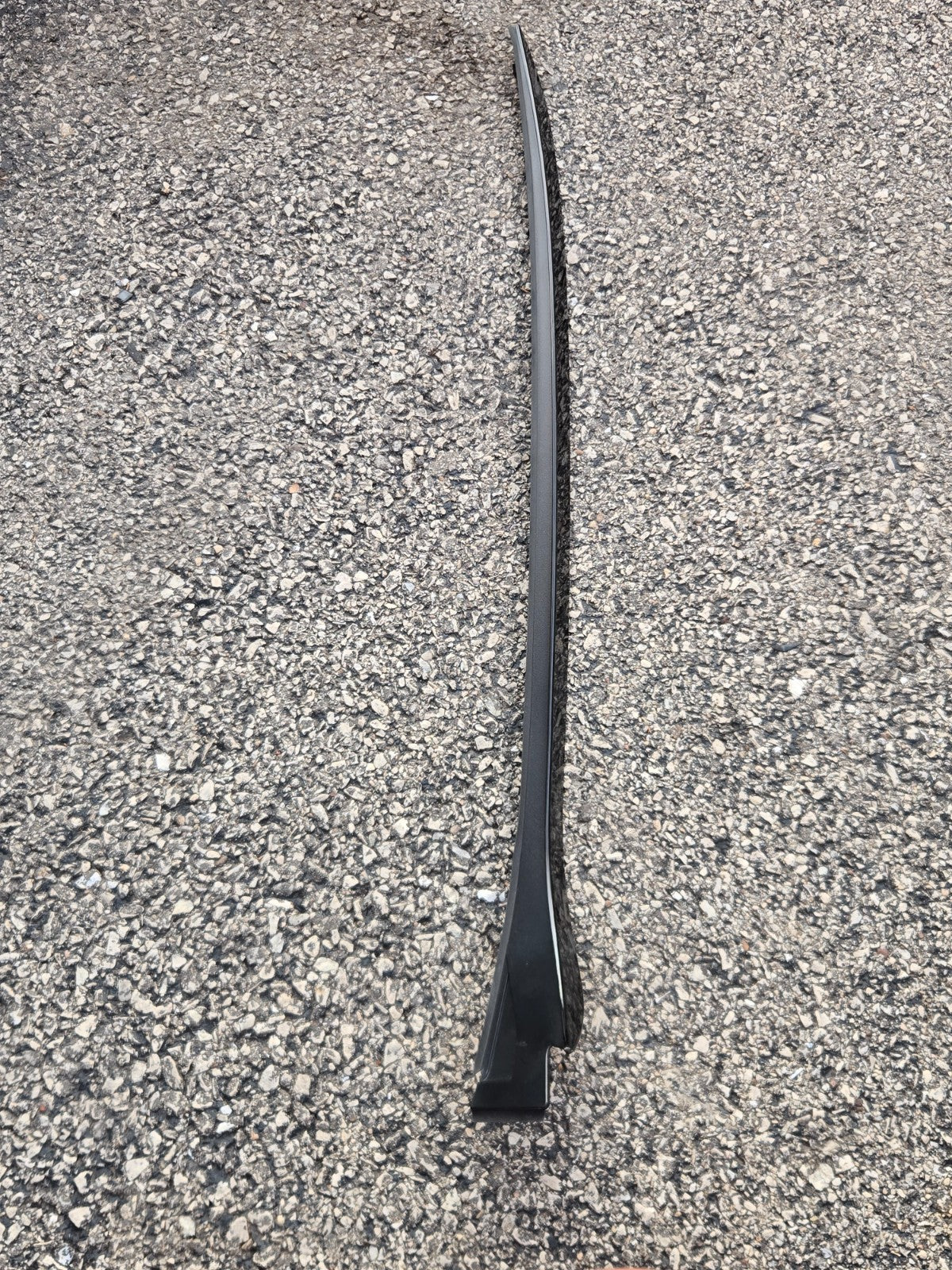 2019-2020 HYUNDAI SANTA FE FRONT LEFT LH WINDSHIELD MOLDING TRIM OEM 86130-S1000