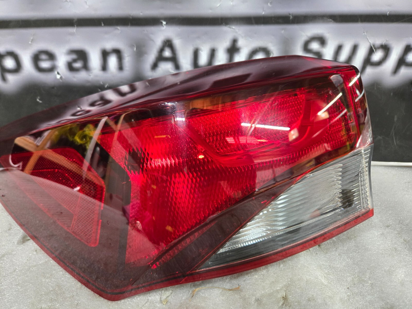 2022-2024 CHEVROLET TRAILBLAZER DRIVER LEFT REAR BRAKE TAIL LIGHT OEM 42764063