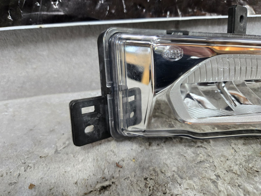 2018 - 2019 BMW X3 G01 FRONT RIGHT RH PASSENGER LED FOG LIGHT LAMP OEM 7412528