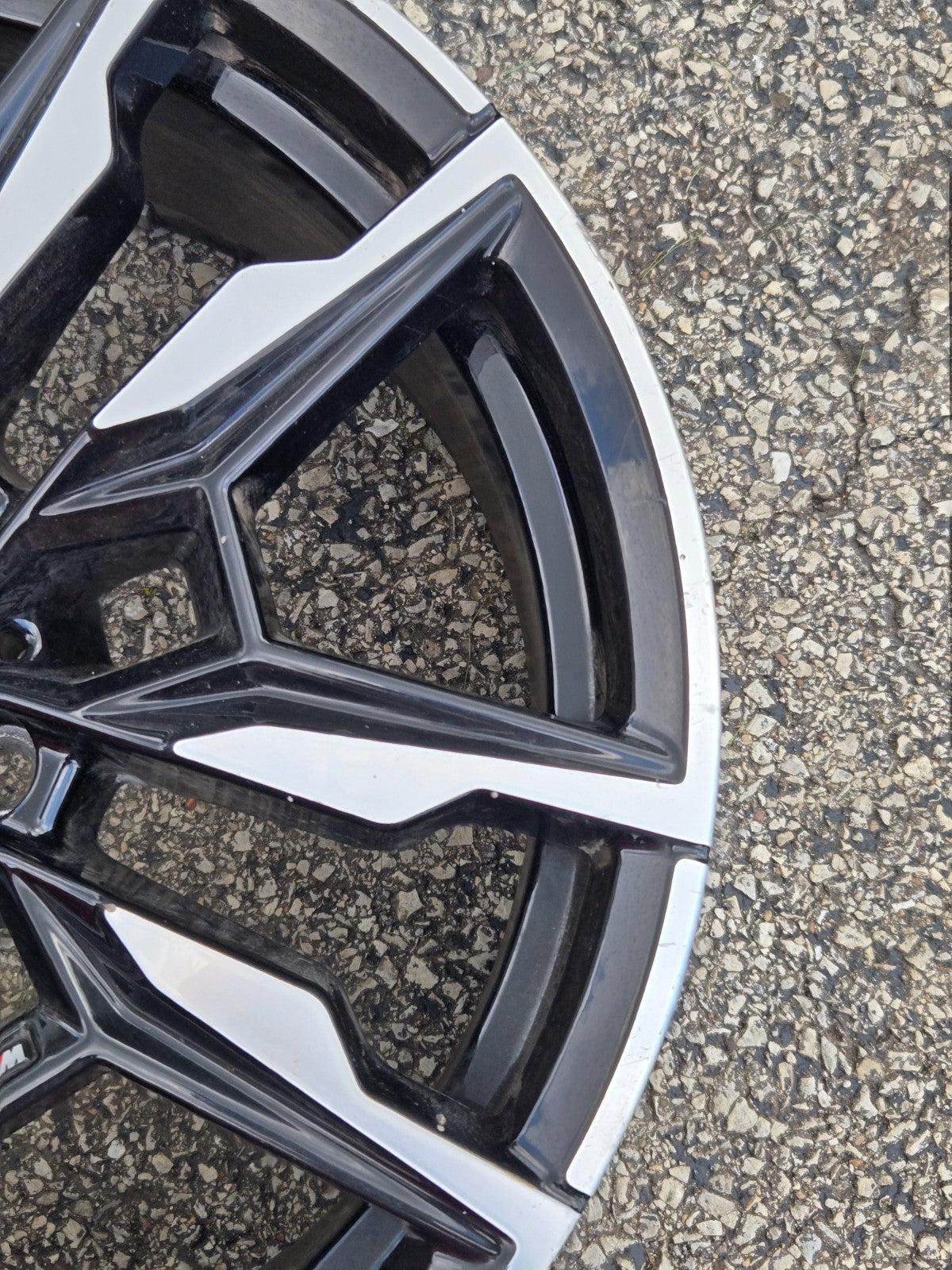 2024 BMW i5 G26 M440i Front Rim Wheel 19x8.5" ET35 Style 861M Black / Silver OEM