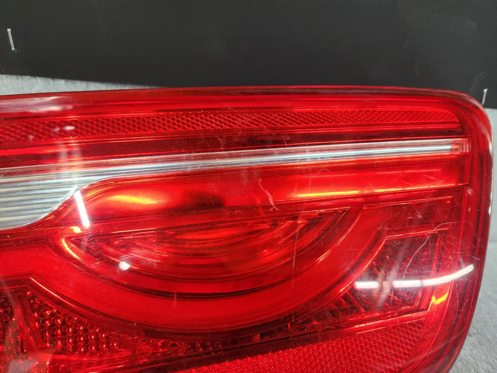 2017-2019 JAGUAR XE LEFT DRIVER REAR LIFTGATE INNER TAILLIGHT LAMP OEM 197339