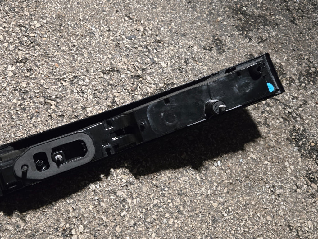 2022 - 2026 Range Rover L460 Rear Tailgate Center Panel M8E215C436BP OEM