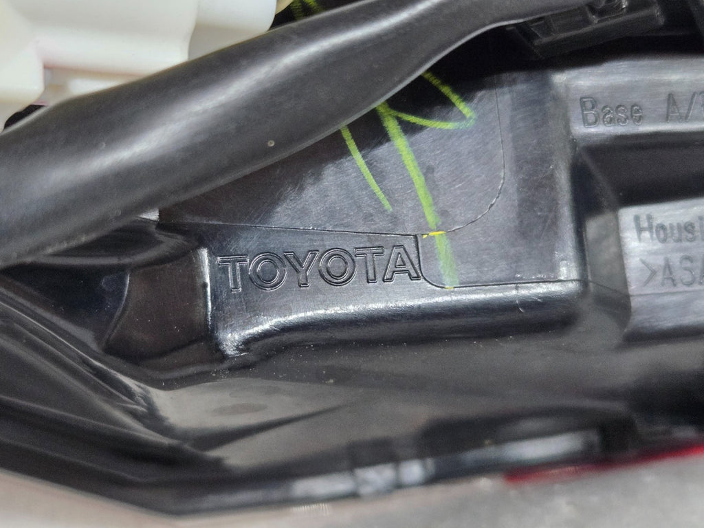 2021 2022 2023 Toyota Camry XSE Smoke LED Tail Light Right RH Passenger OEM