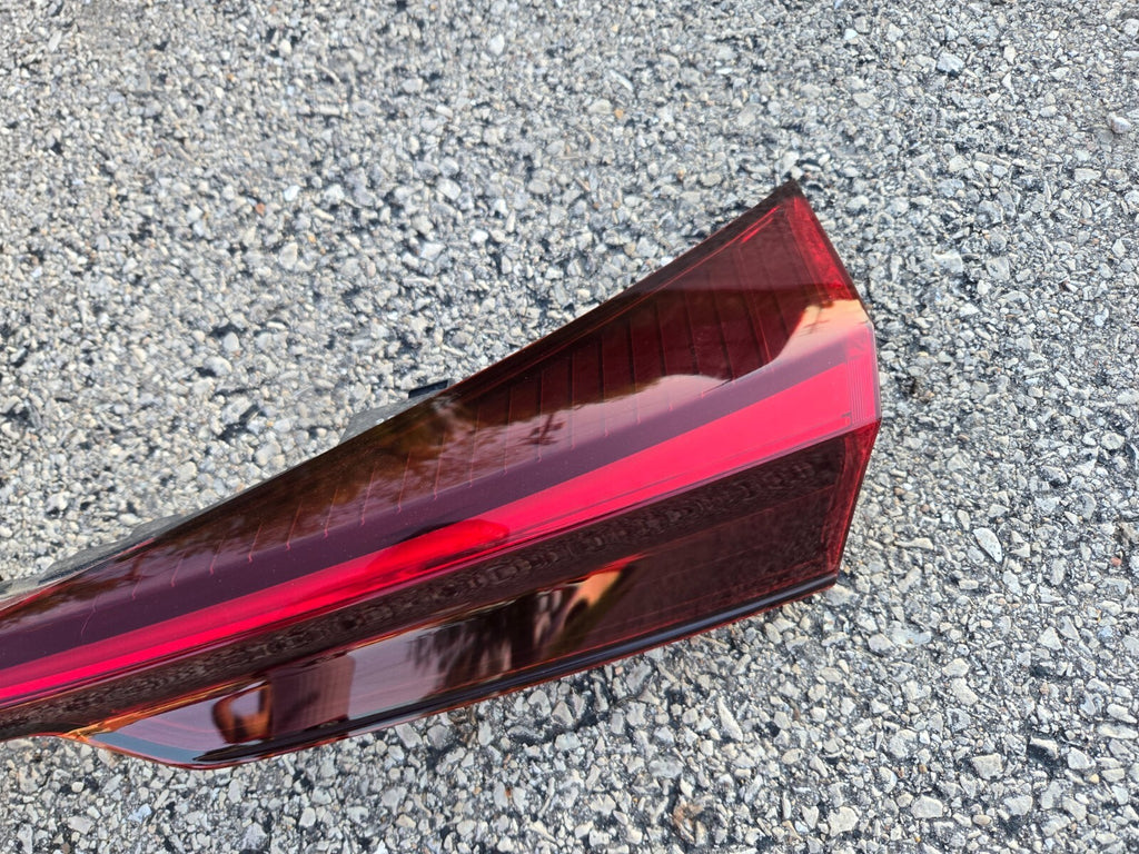 2019-2022 Lexus UX200 UX250H Tailgate Liftgate Back Center LED Taillight Bar OEM