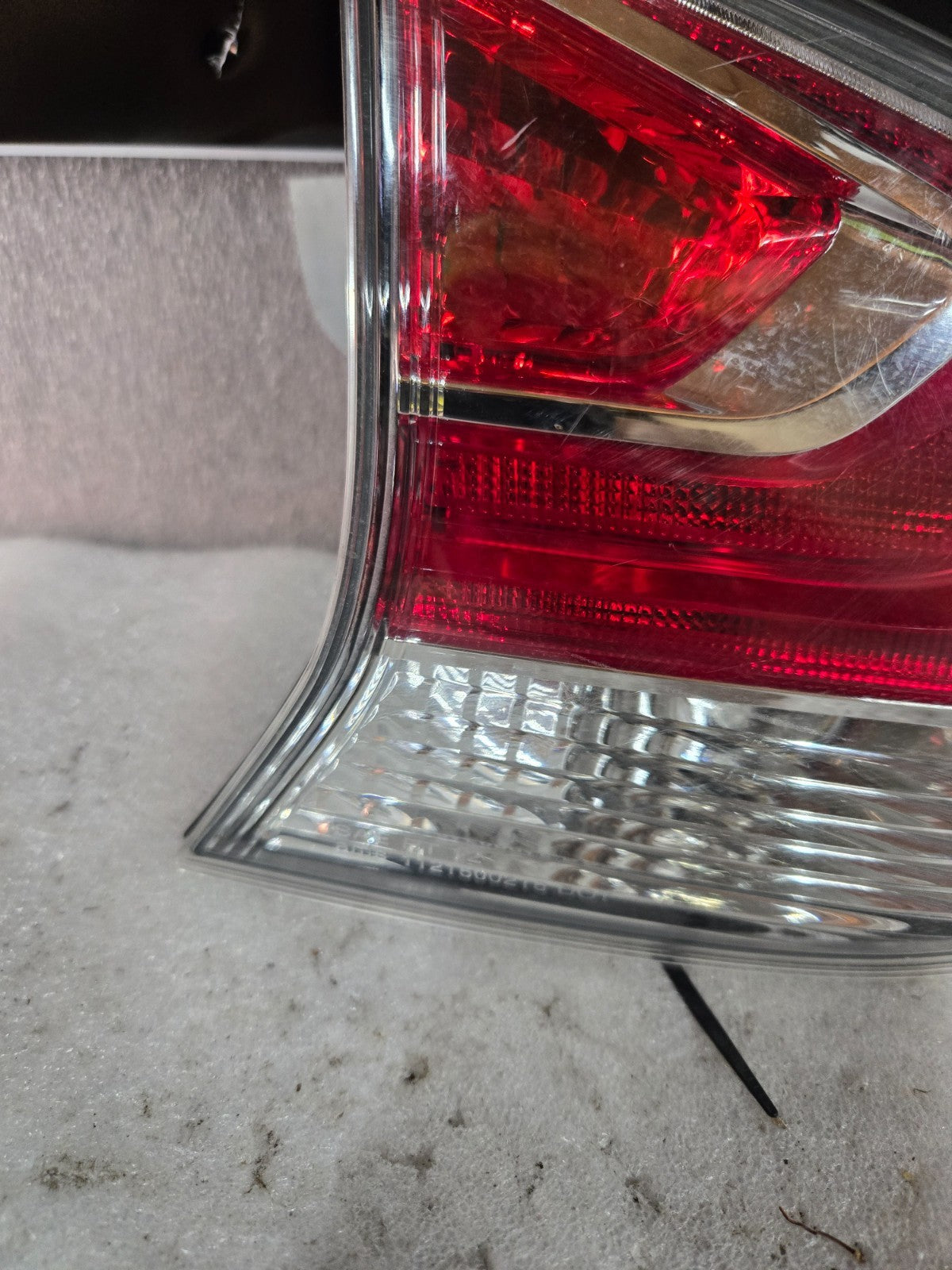 2014-2016 Nissan Rogue Left LH Driver Side Tai Gate Mounted Taillight OEM