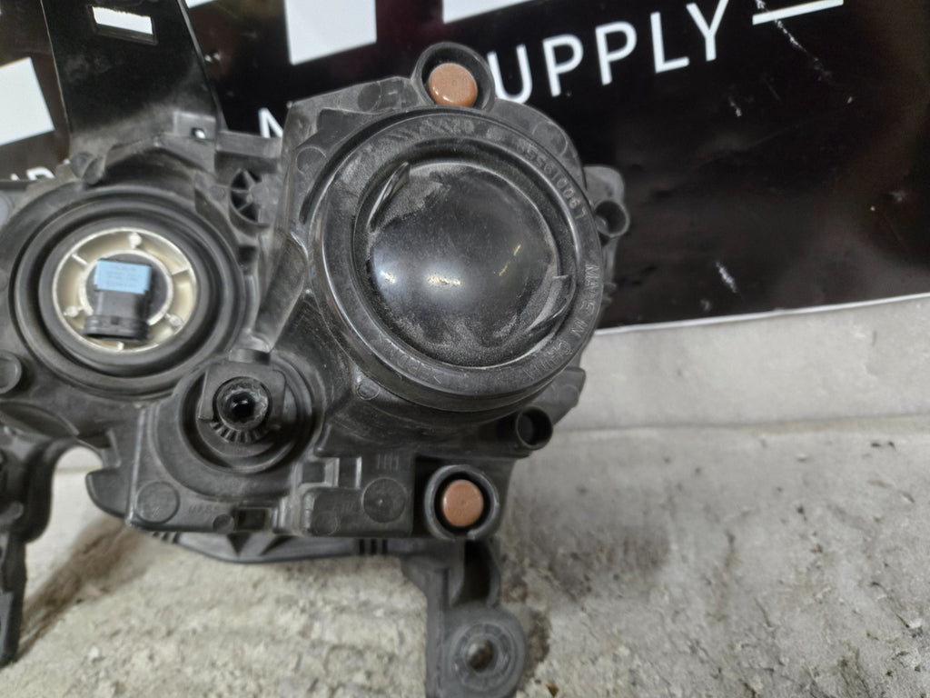 2016-2021 Jeep Grand Cherokee Base Halogen Right Side Headlight OEM 68289234-AE