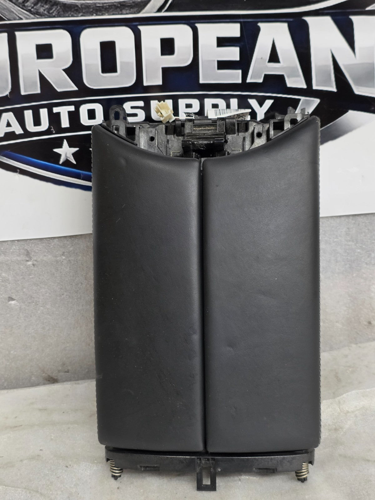 2018-2021 MERCEDES GLC63 AMG C253 CENTER CONSOLE ARMREST STORAGE OEM A2905402601