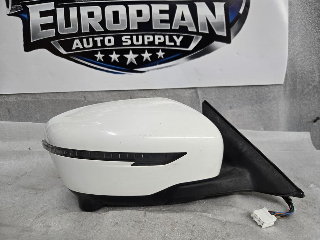 17-20 NISSAN ROGUE RIGHT RH SIDE VIEW DOOR MIRROR w/ CAMERA E4034237 WHITE