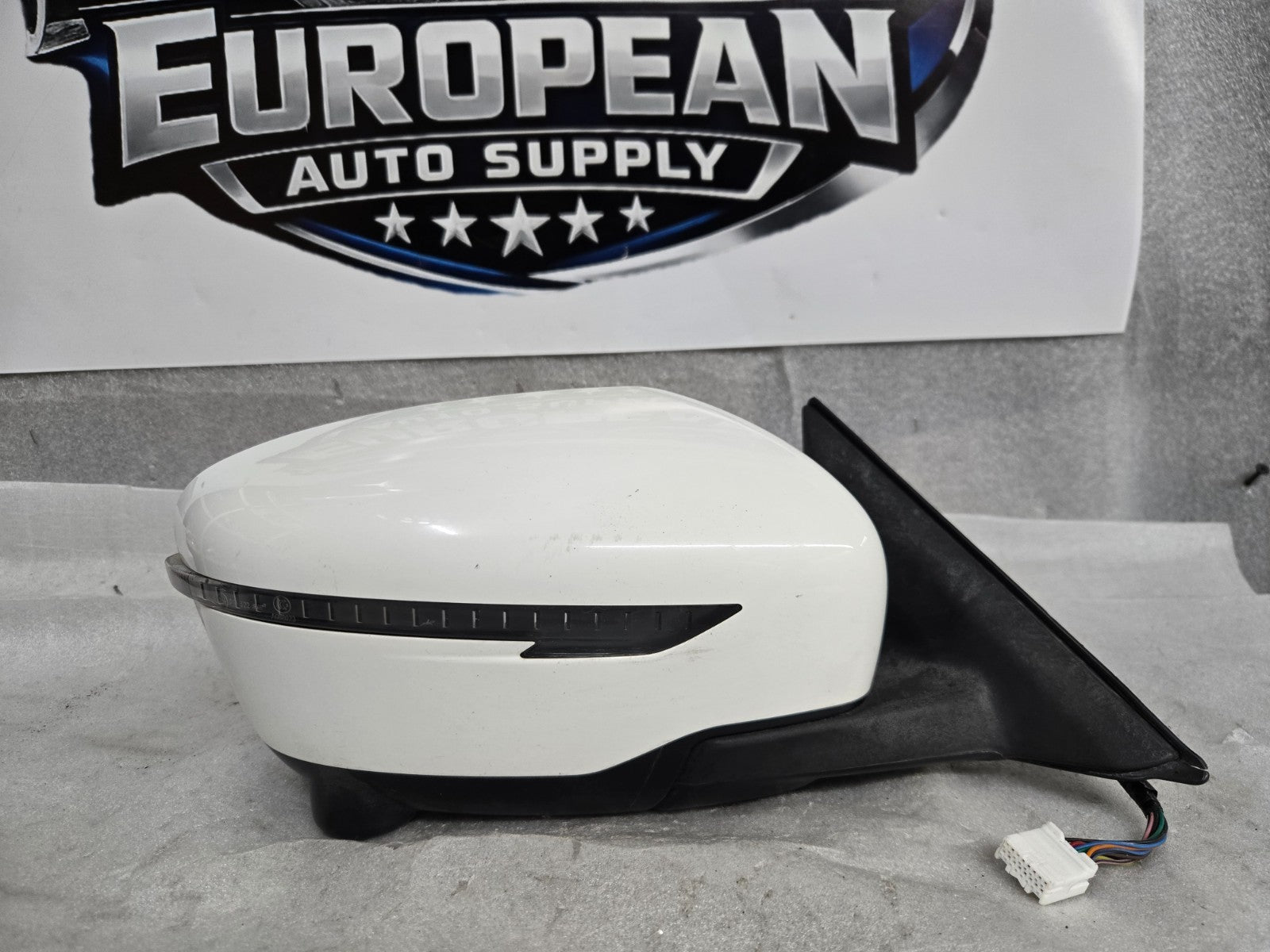 17-20 NISSAN ROGUE RIGHT RH SIDE VIEW DOOR MIRROR w/ CAMERA E4034237 WHITE