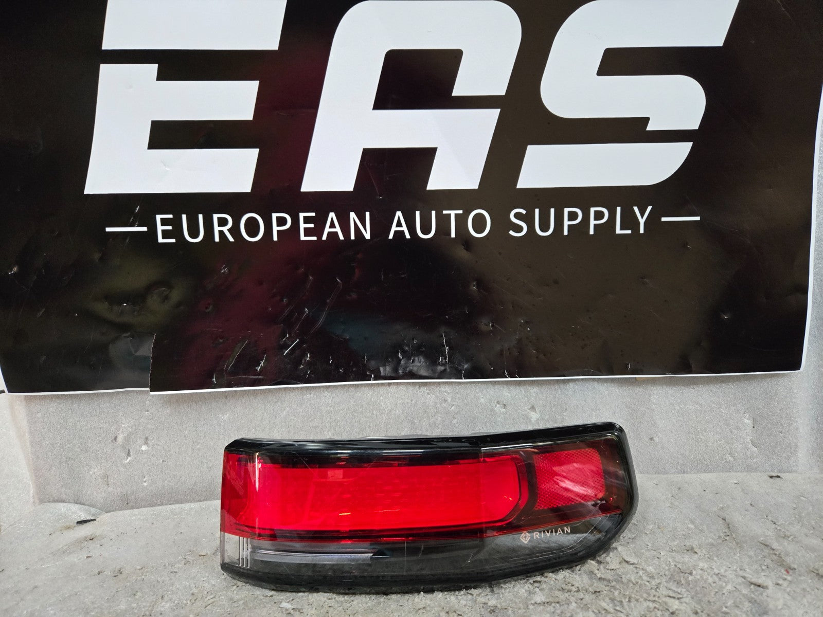 2022-2024 Rivian R1T LED Tail Light Lamp Right Passenger PT00003888 OEM