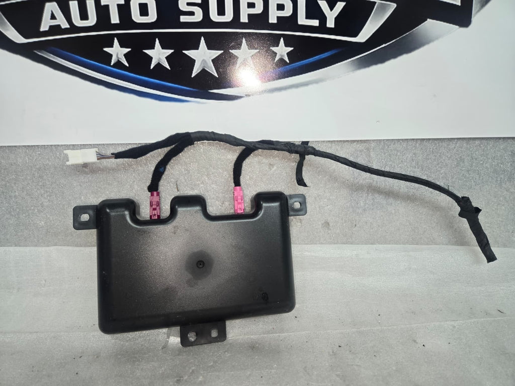 2019 - 2024 BMW 840 850 F92 G14 G16 REAR RADIO ANTENNA CONTROL MODULE 8794526