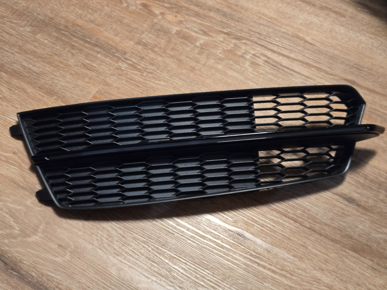 2012-2018 AUDI A6 FRONT DRIVER LH BUMPER FOG LIGHT GRILLE COVER 4G0807681AF OEM