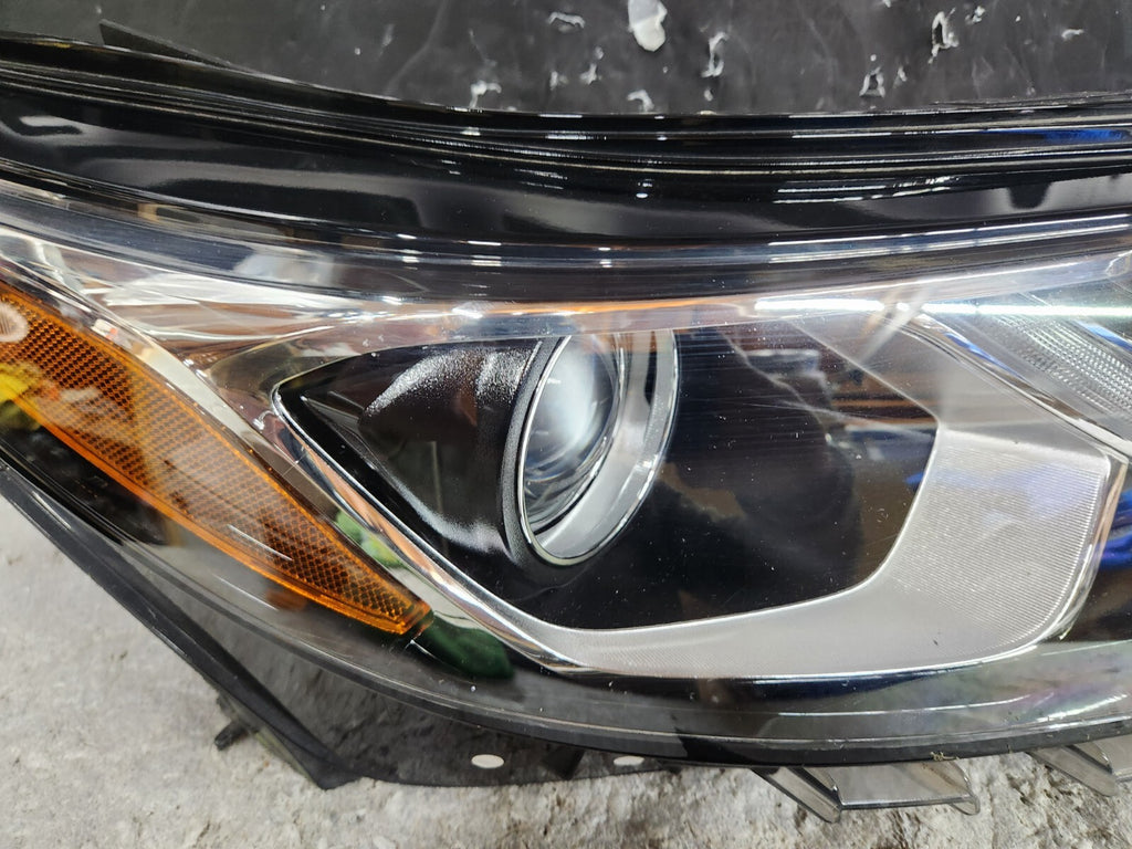 2018 2019 2020 Chevrolet Equinox Headlight Halogen Right RH GM OEM 84428284