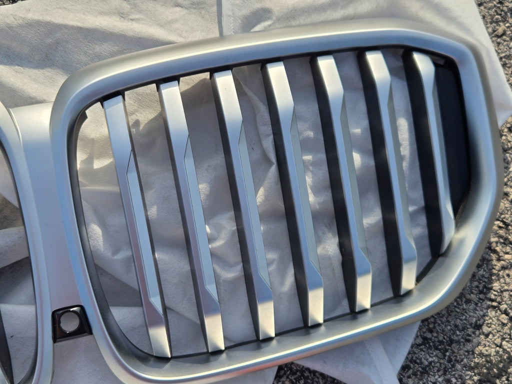 2019 2020 2021 2022 BMW X5 FRONT UPPER KIDNEY GRILLE OEM 164445-10