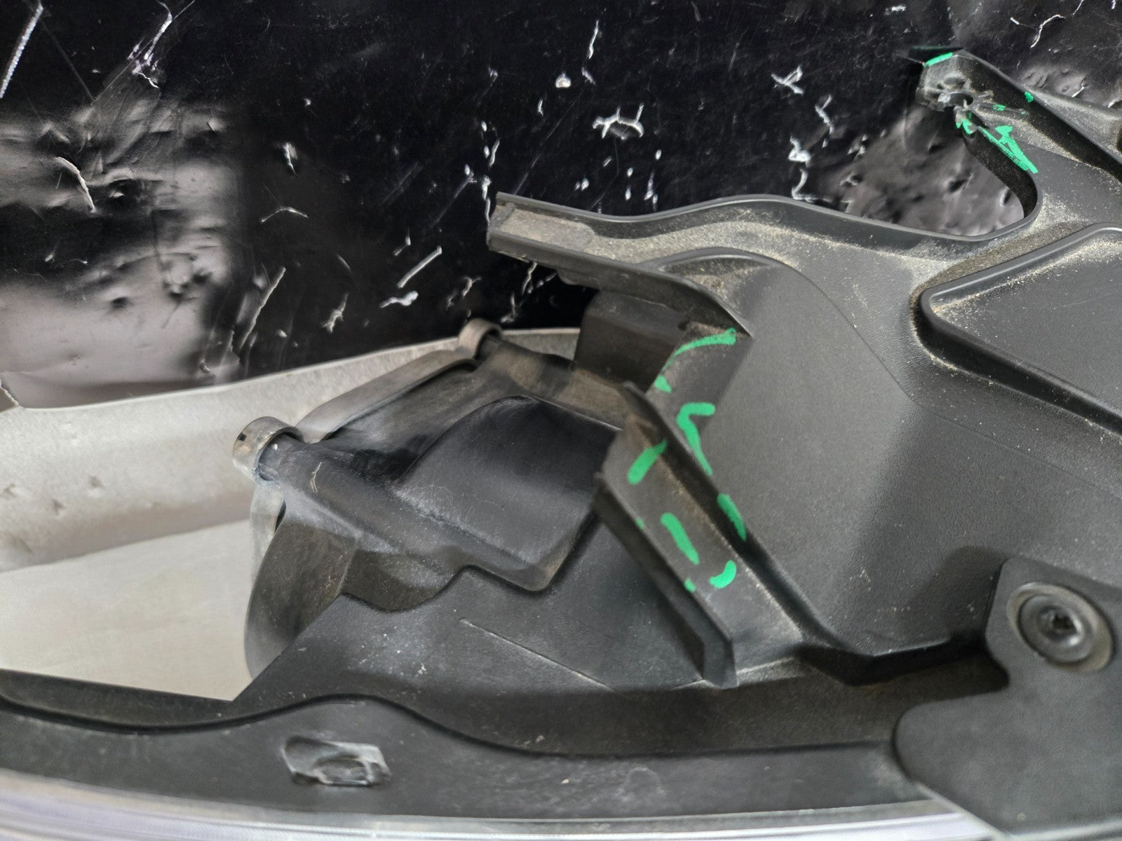2018-2021 Chevrolet Traverse Xenon HID Headlight Right RH Passenger OEM 84721415