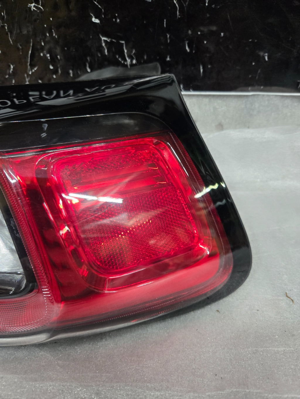 2019-2023 JEEP CHEROKEE REAR RIGHT RH QUARTER PANEL TAIL LIGHT LED OEM