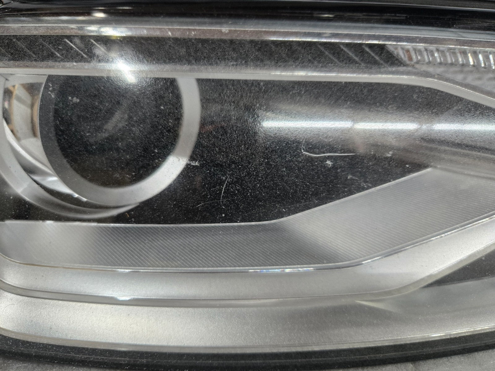 2016-2018 Audi Q3 OEM Right Passenger Headlight Complete HID Xenon 8U0941006E