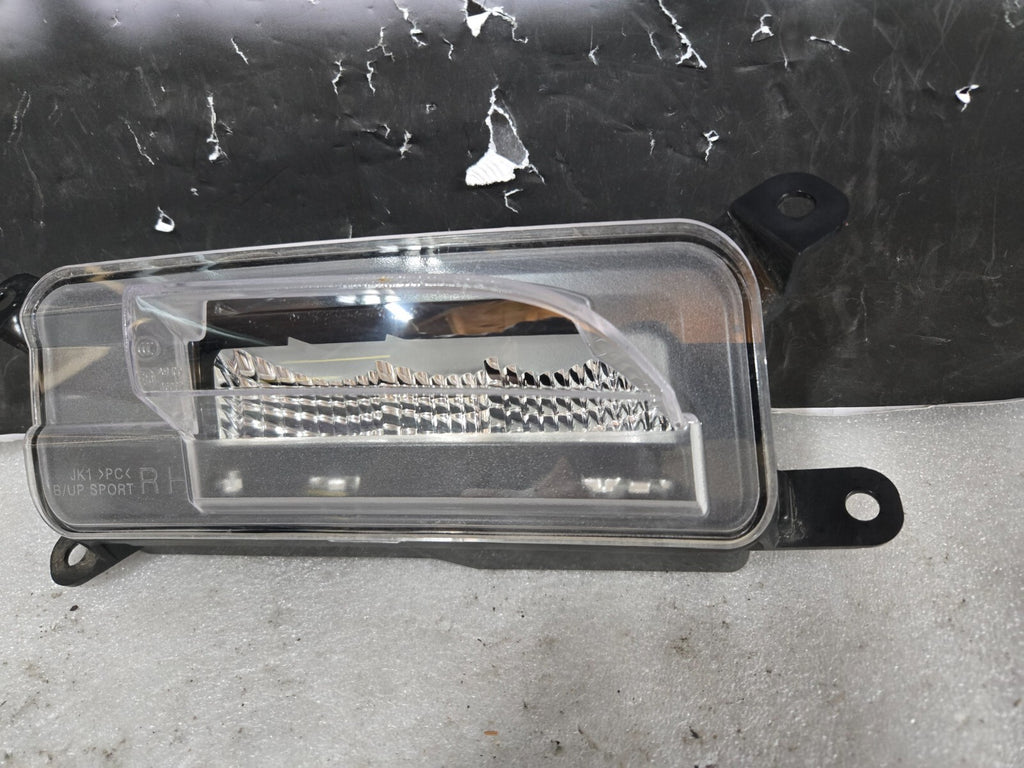 2022 2023 Hyundai Genesis GV70 LED Backup Reverse Light Right RH Passenger OEM