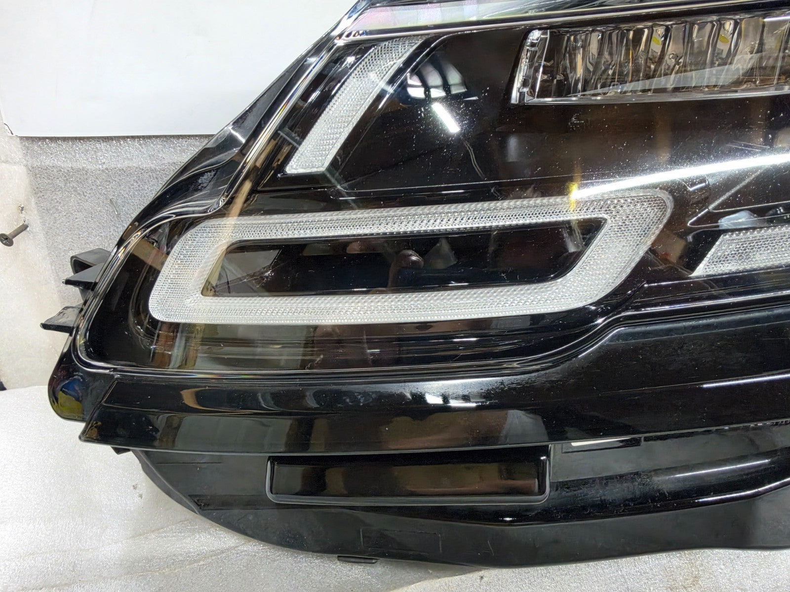 2018 2019 Range Rover Velar LED Headlight LH Driver COMPLETE OEM J8A2-13W030-FG