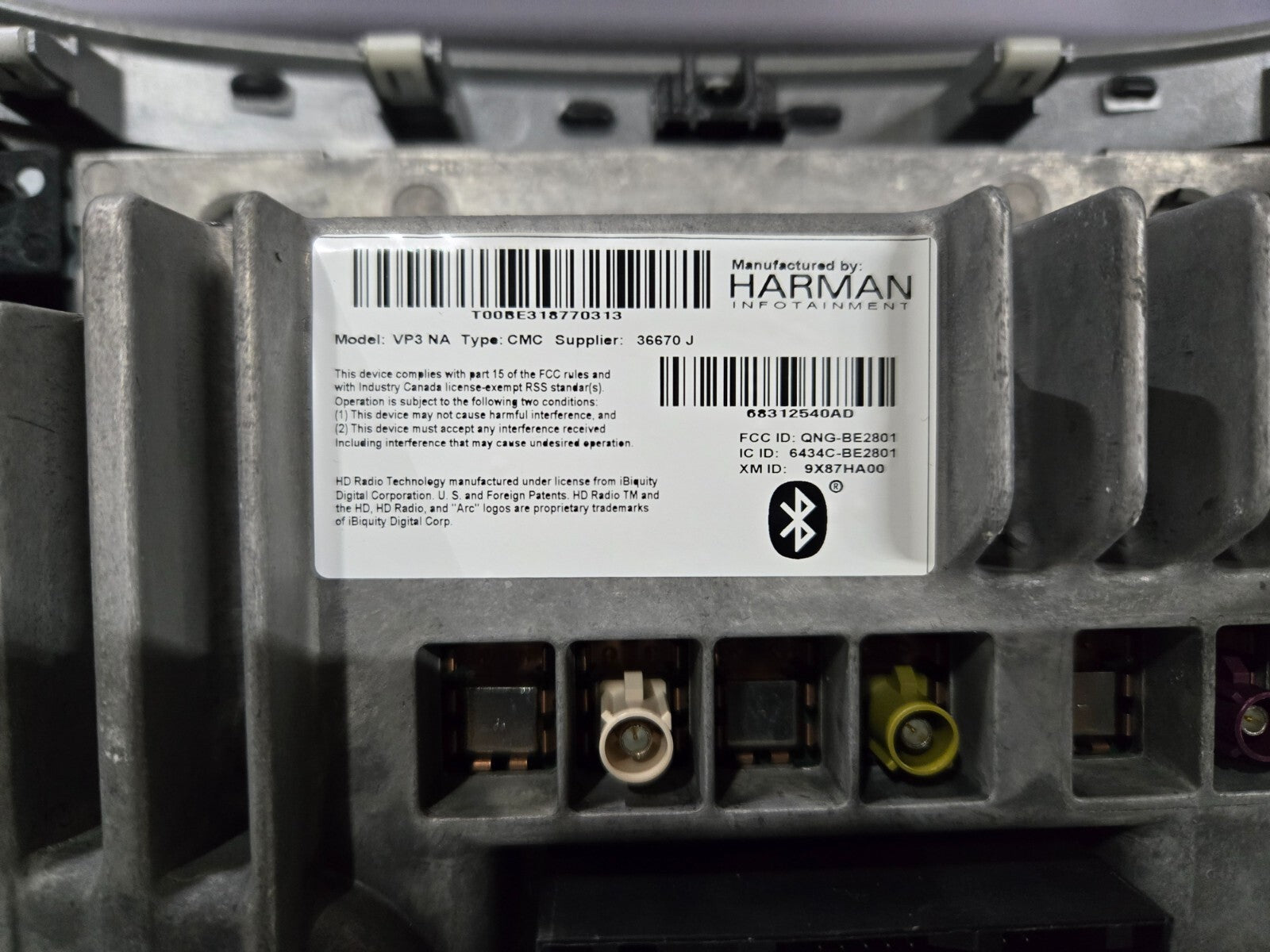 2014-2018 JEEP CHEROKEE VP3 RA3 UCONNECT SATELITE RADIO W/ RADIO BEZEL OEM