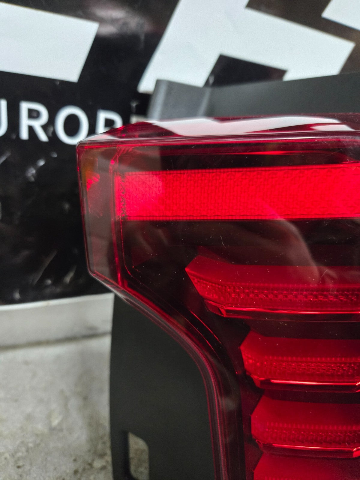 KIA Carnival KA4 Left LH Driver LED Tail Light Lamp 92402-R0650 OEM *Lens Chip