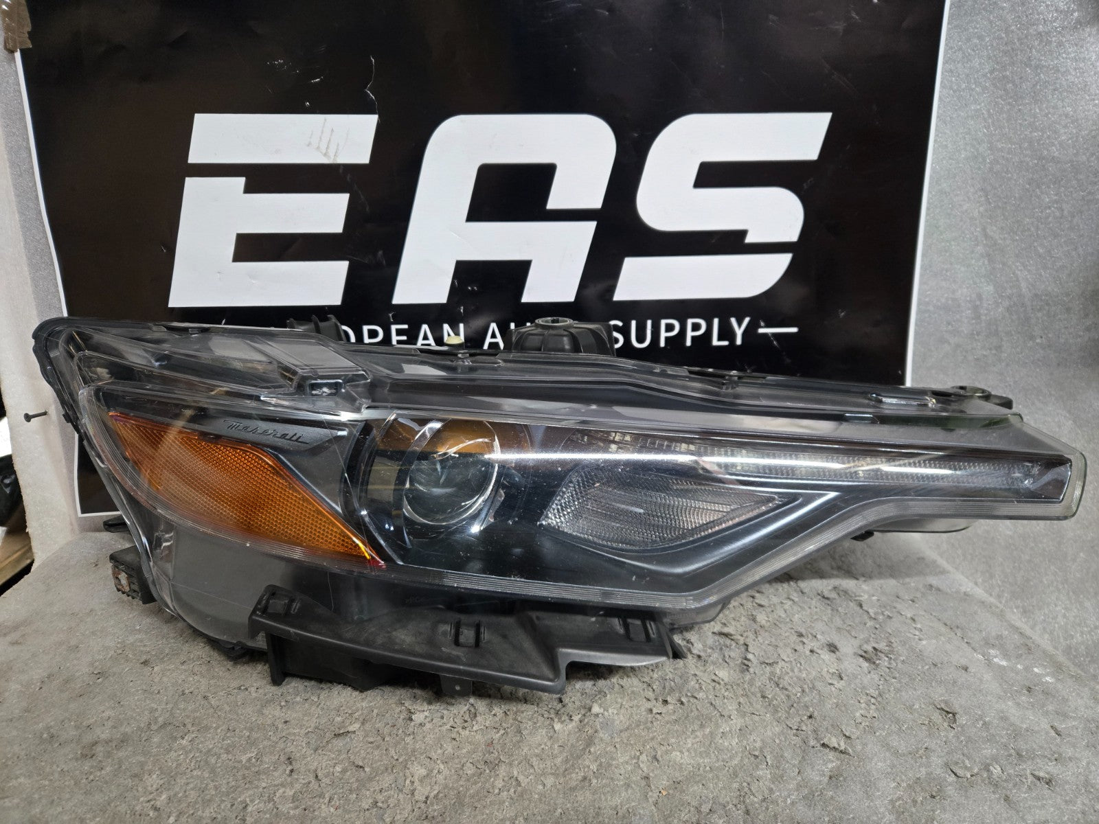 2017-2020 Maserati Levante Right RH Passenger Side Xenon Headlight OEM Non AFS