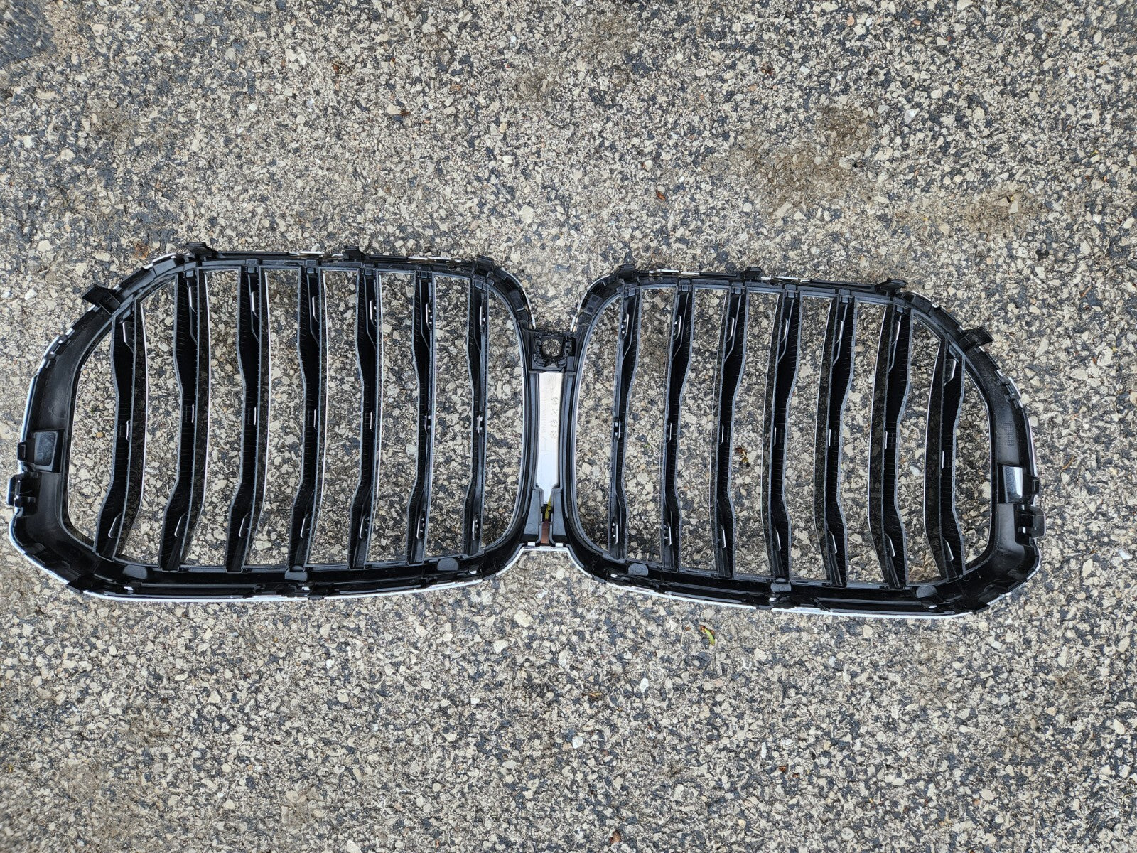 2019-2023 BMW G05 X5 Grille Front Grill Camera Hole Chrome OEM 20240006541